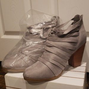 Journee Collection Selena Boots. Grey. Size 8.5